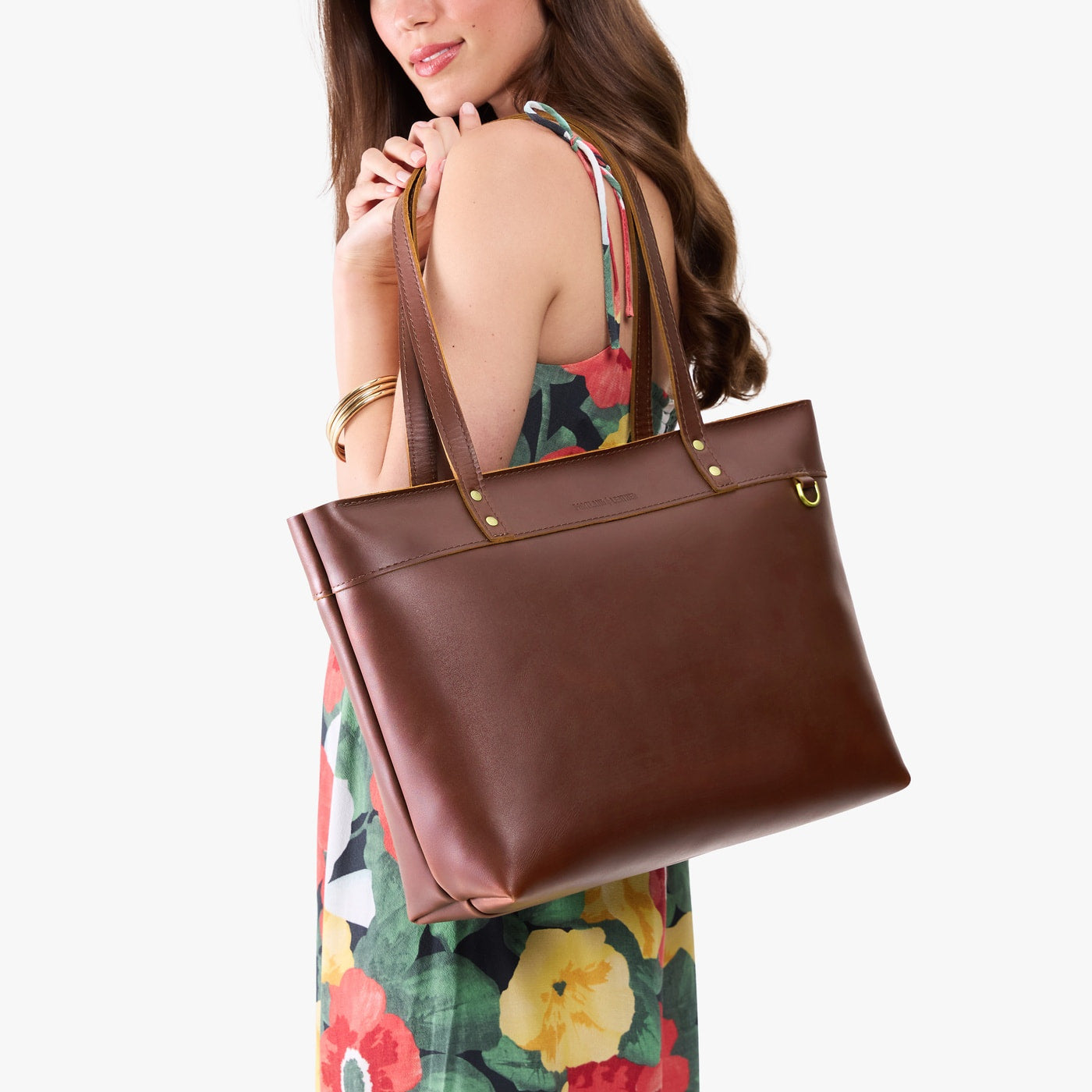 Cognac*Large*Zipper| Model wearing leather tote bag with riveted straps and exterior key loop