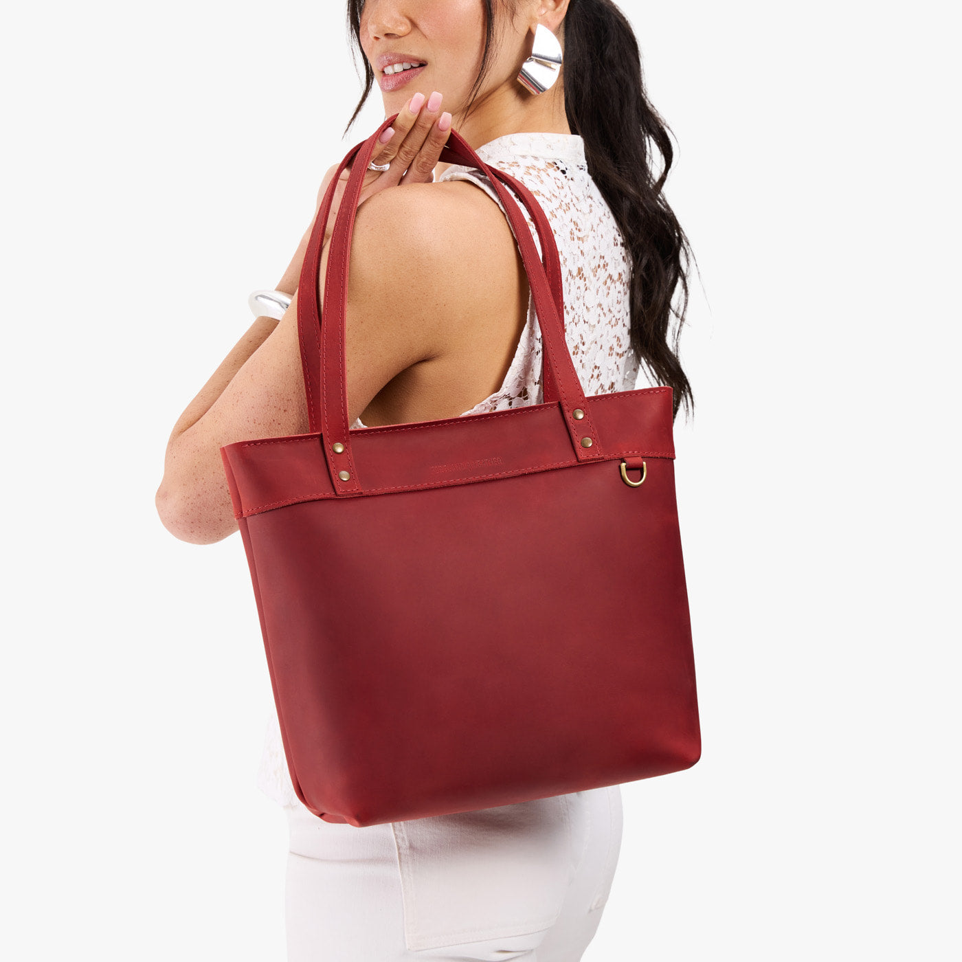 Phoenix*Medium*Zipper | Model wearing leather tote bag with riveted straps and exterior key loop