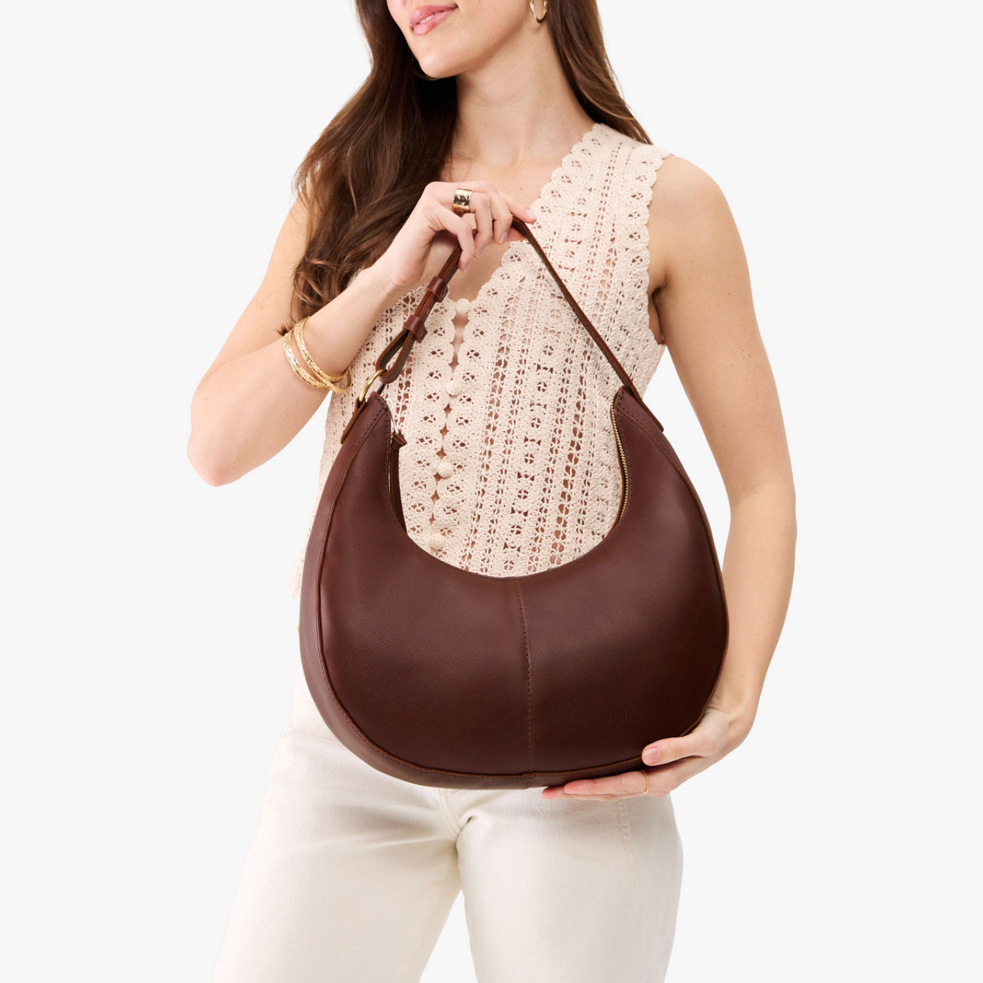 Cognac*Large | Crescent shaped shoulder bag with zipper closure and adjustable strap