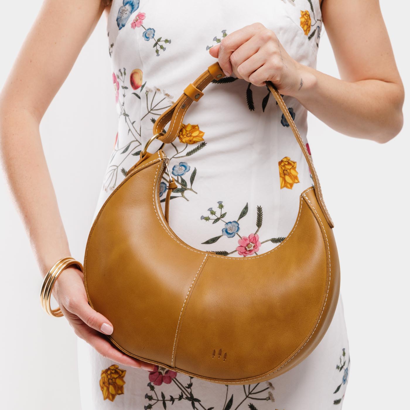 Mango*Small | Crescent shaped shoulder bag with zipper closure and adjustable strap