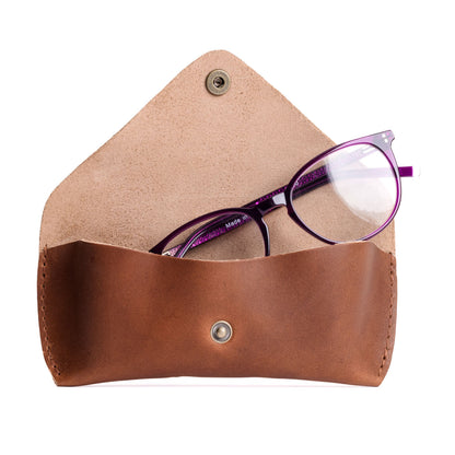 English Tan | Leather sunglasses case with snap closure